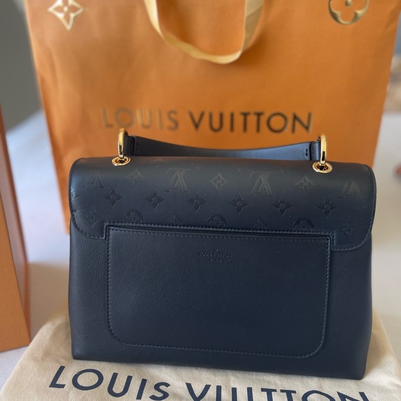 Louis Vuitton Limited Edition Very One Handle Monogram Leather in Noir - Picture 3 of 5